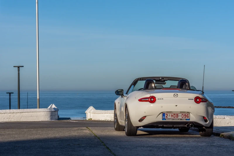 Ruime garageplaats te koop in Heist-aan-Zee, ideale locatie voor veilige parkeerplaats dichtbij strand en centrum.