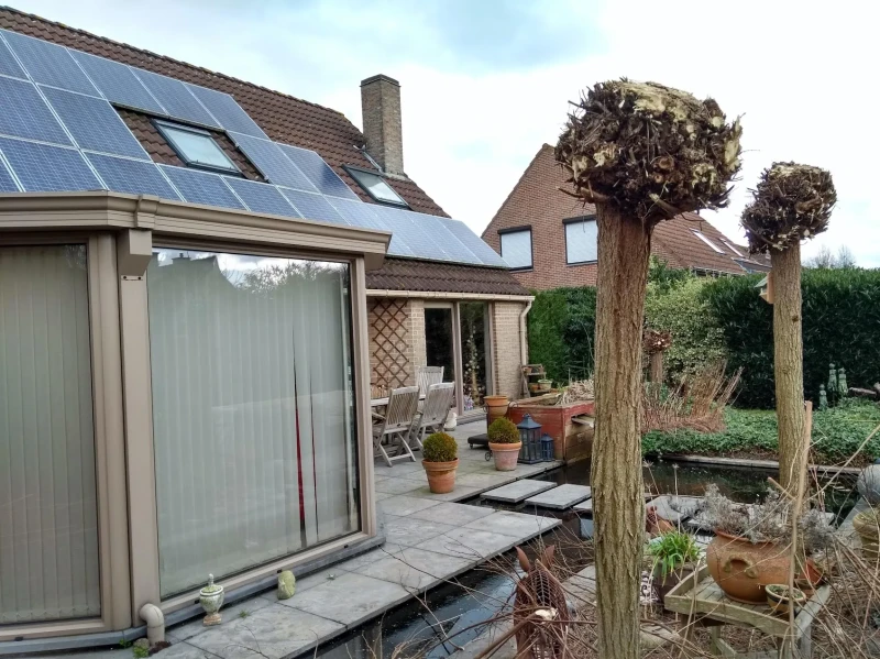 Karaktervolle villa met moderne luxe in een groene oase.